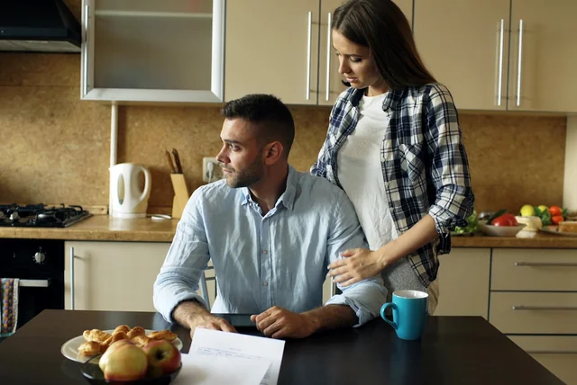 couple at their kitchen table reporting lost money to Report Fraud