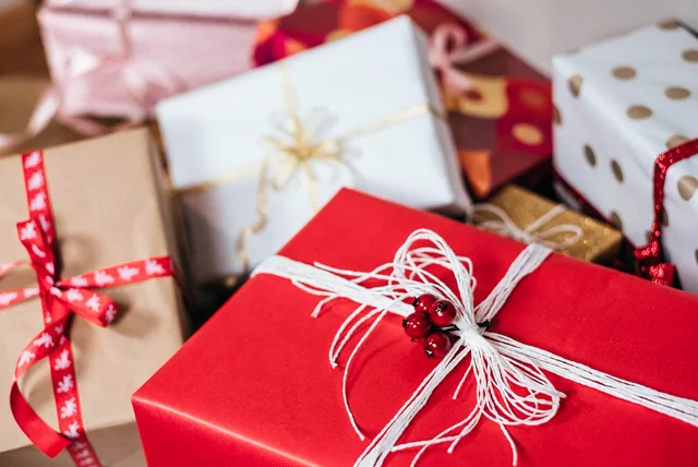 Pile of wrapped Christmas presents, the festive rush fake online shops exploit