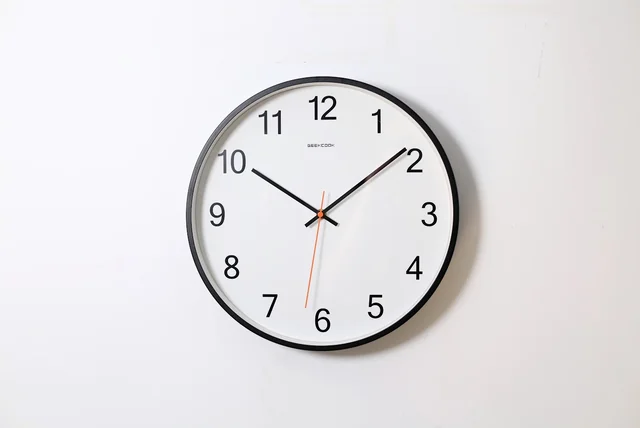 wall clock marking the extra days credit applications take after protective registration