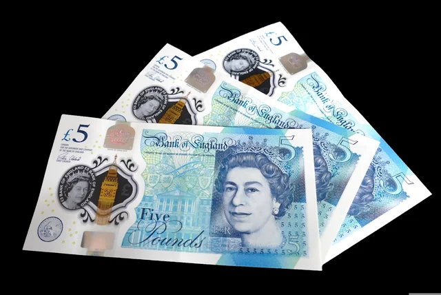 British five pound notes, a reminder that cash payments sit outside the refund scheme